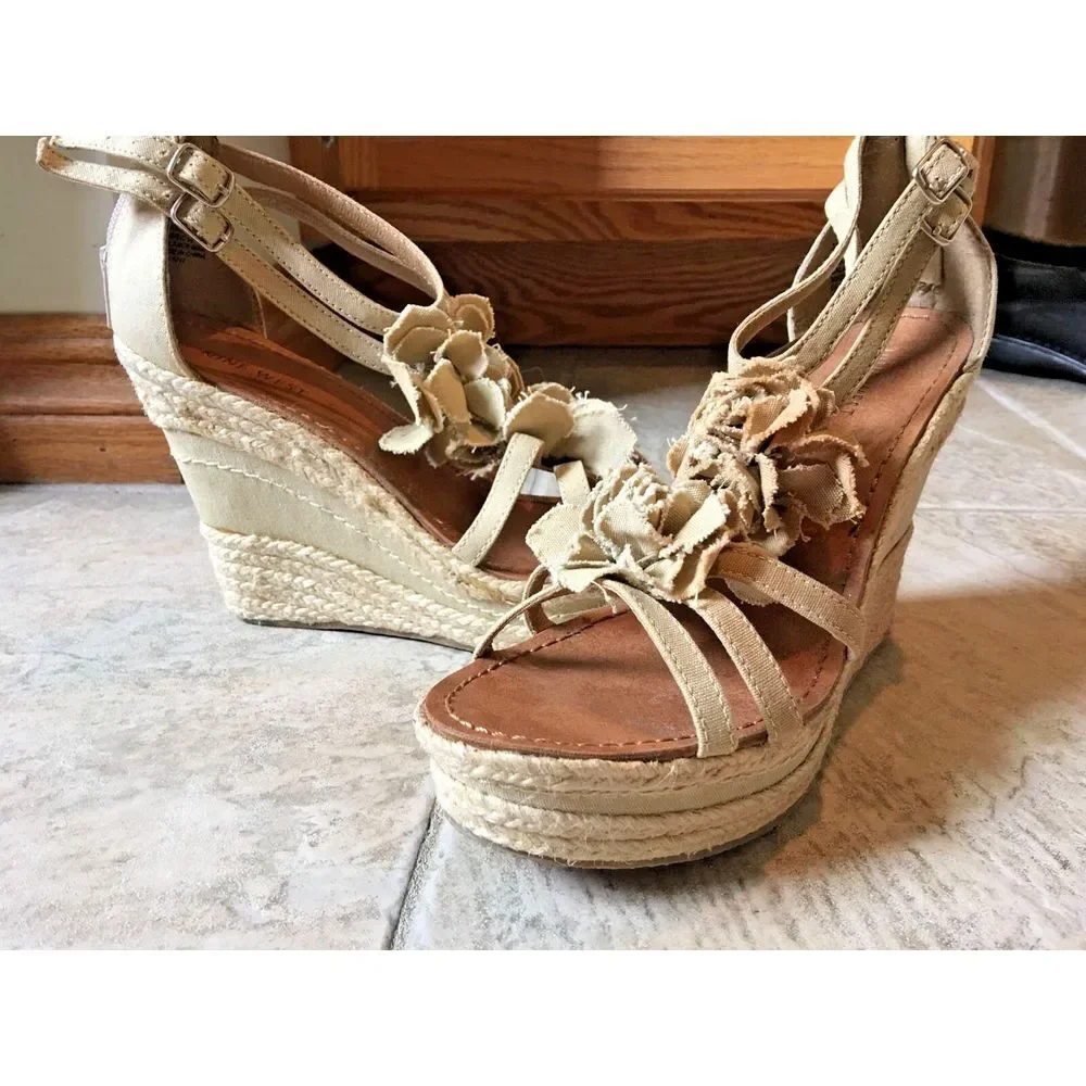 Nine West Women's Burlap Wedge Open Toe Sandals - sz 7.5 with flowers‎